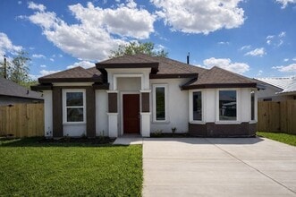 Building Photo - 3411 Elmira Ave