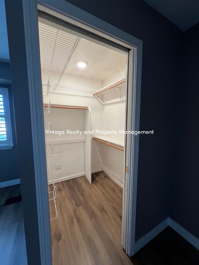 Building Photo - Ready To Go Top Of The Line 4 Bedroom Two ...