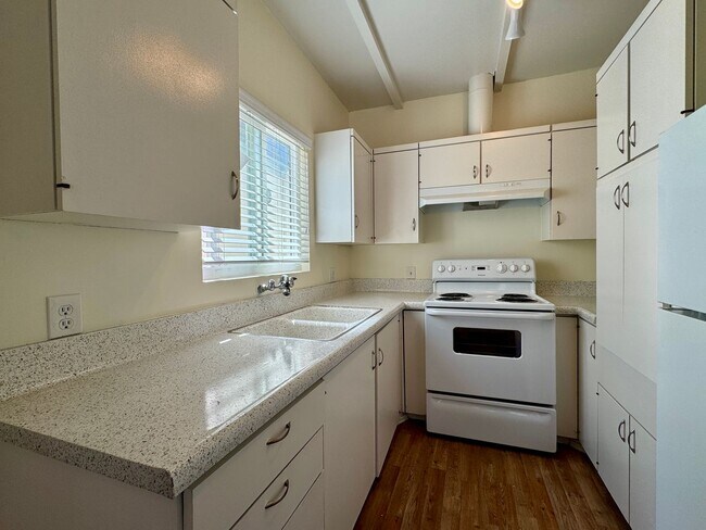 Building Photo - 4284 Third Ave