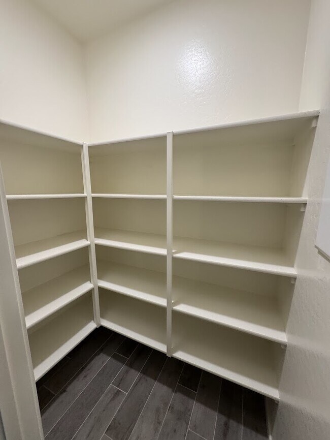 Building Photo - Chandler Luxury Townhome