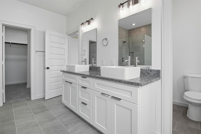 Building Photo - 2927 El Fenice Ln