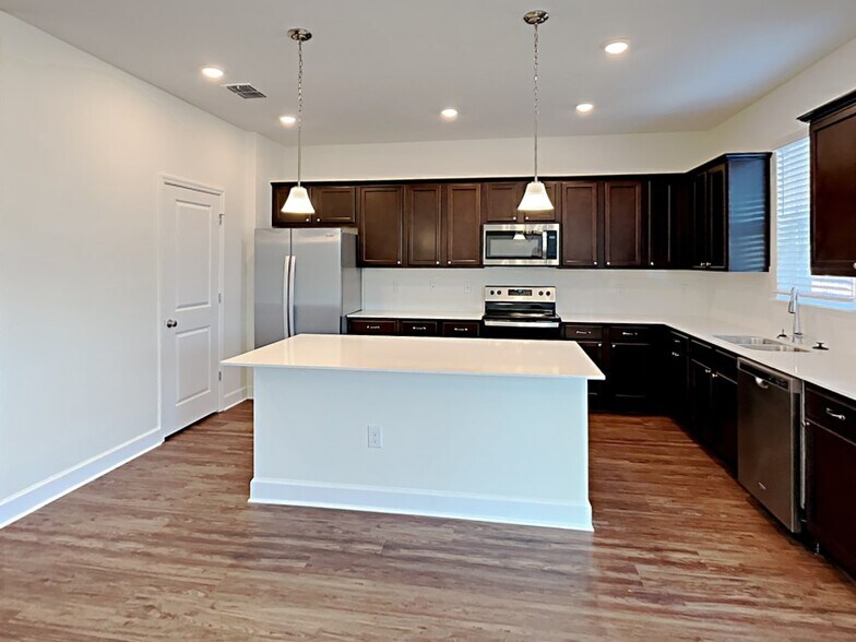 Building Photo - 1370 Ashlyn Ct