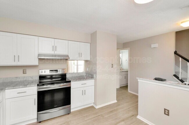 Building Photo - 2881 Burgundy Pl