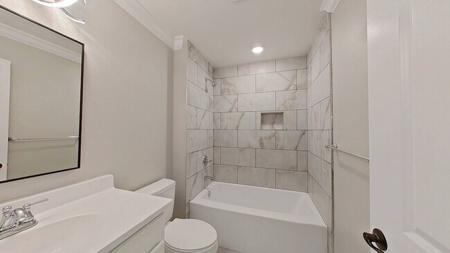 Building Photo - 211 Lucy St