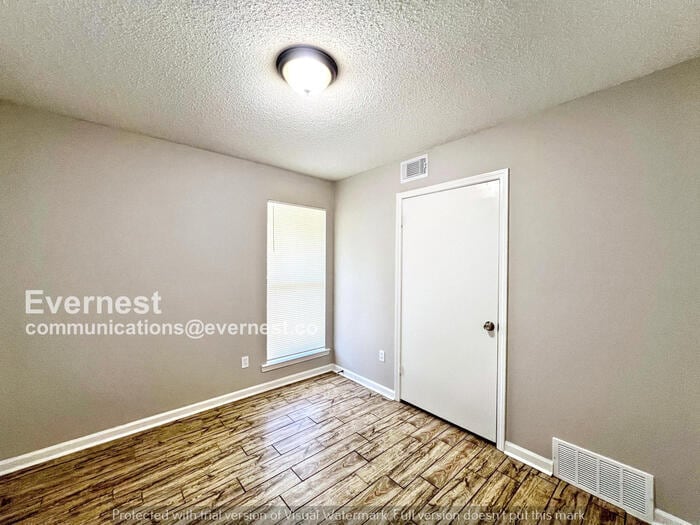 Building Photo - 6320 Forest Glen Dr