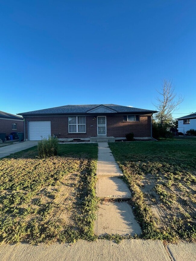 Building Photo - 4 Bed 2 Bath Ranch style Home Available Oc...