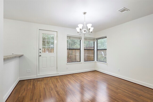 Building Photo - 28 Sawmill Grove Ln