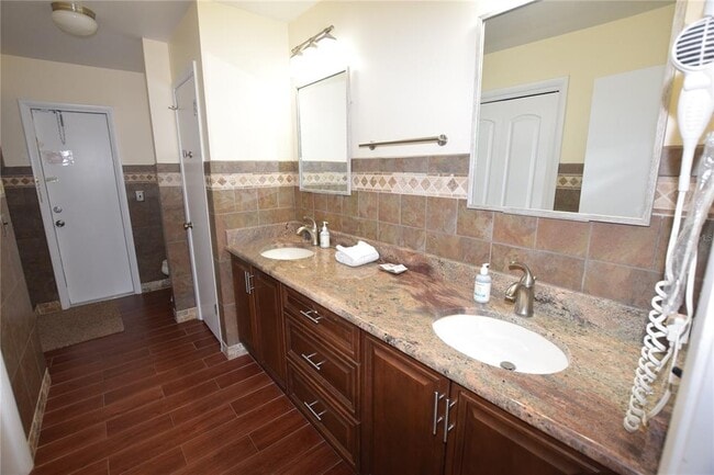 Building Photo - 7748 Indian Ridge Trail S