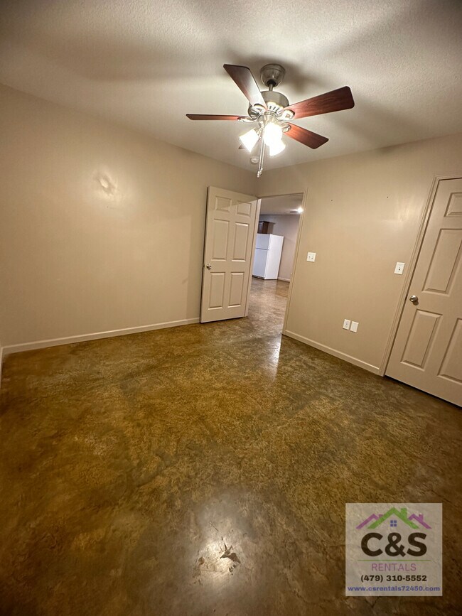 Building Photo - 601 N 6-1/2 St