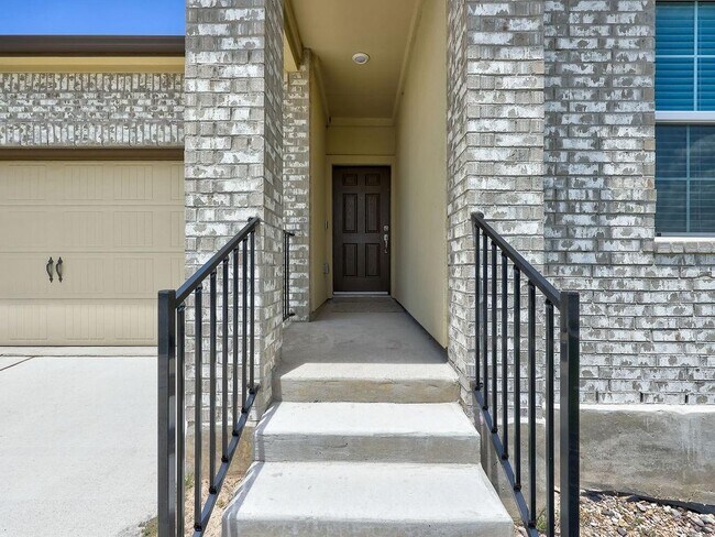 Building Photo - 1629 Brueggerhoff Rd