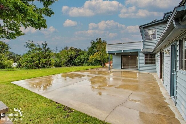 Building Photo - Spacious and Inviting 4Bdm 3Ba Home Nestled in the Scenic Hills of Fallbrook!