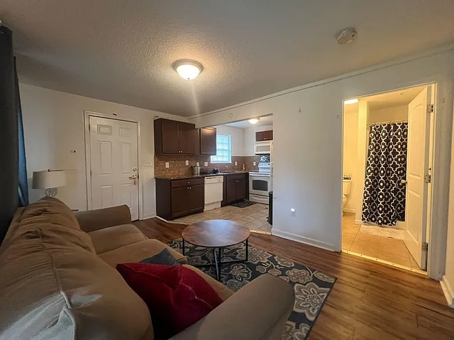 Building Photo - 702 Mitchell Dr