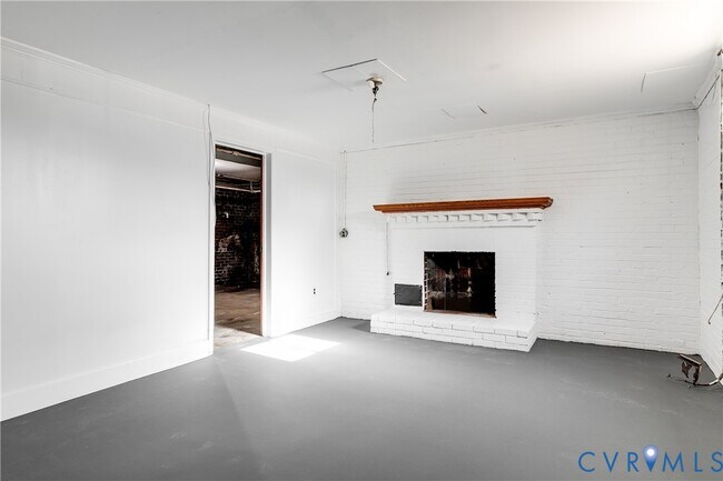 Building Photo - 1004 W 49th St