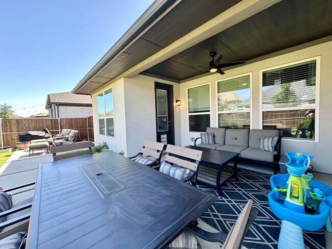 Building Photo - 7016 Elk Springs Dr