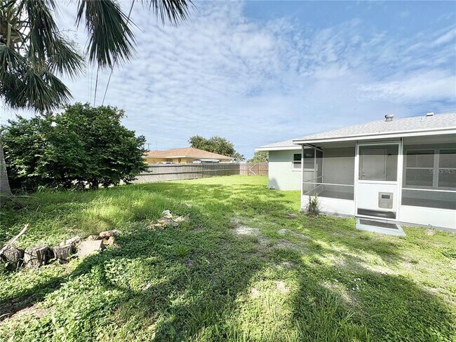 Building Photo - 3126 Shamrock Dr