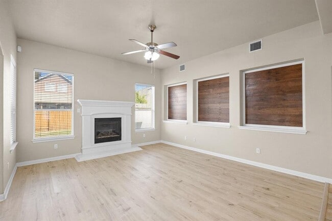 Building Photo - 13713 Glen Mark Dr