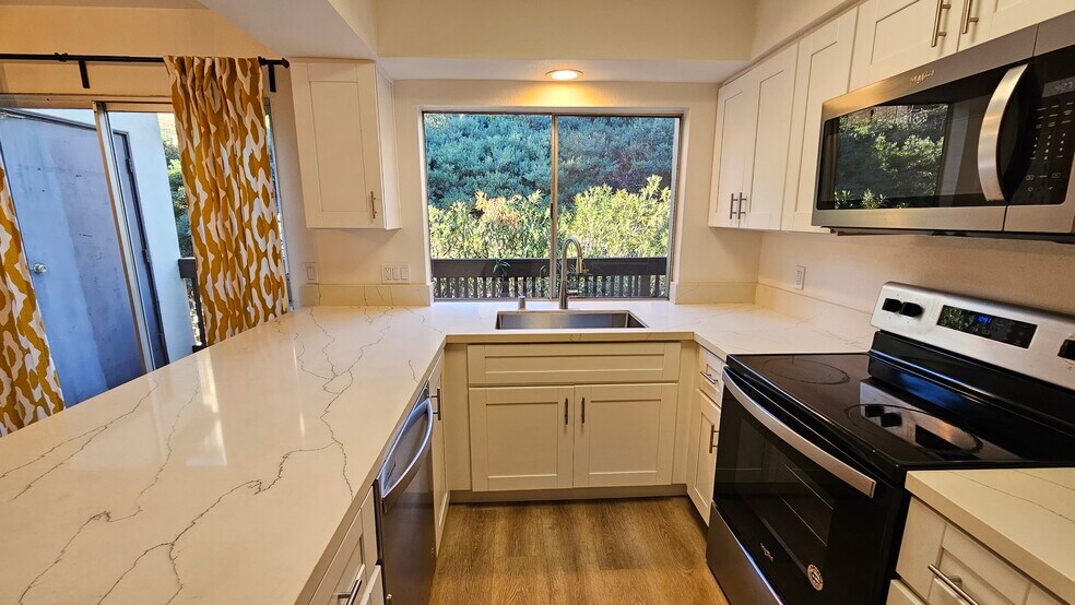 Building Photo - 7964 Mission Center Ct