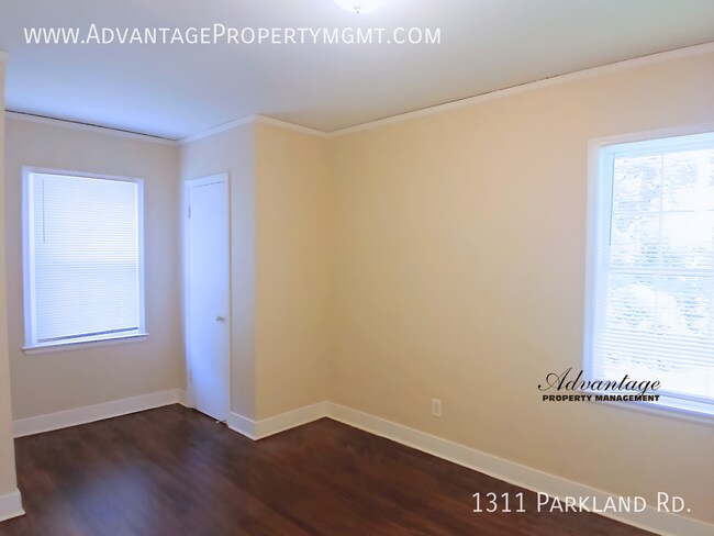 Building Photo - 1311 Parkland Rd