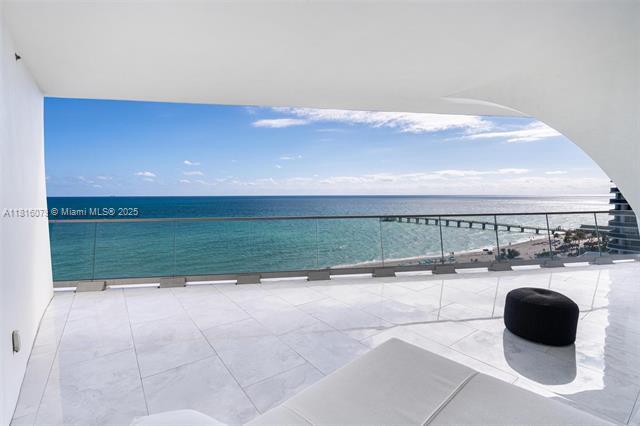 Building Photo - 16901 Collins Ave