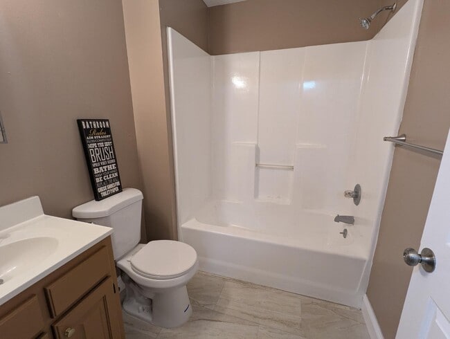 Building Photo - 1304 Montego Ct