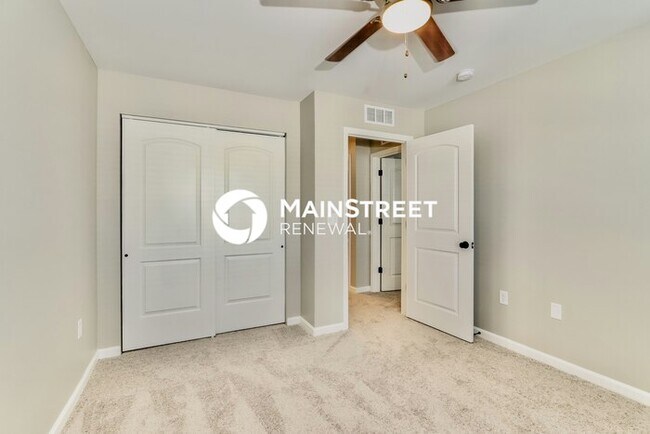 Building Photo - 3 Bedroom Pet-Friendly Home in Jeffersonville, IN with Main Street Renewal
