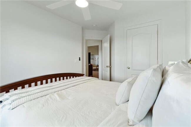 Building Photo - 3000 SW Wentworth Ave