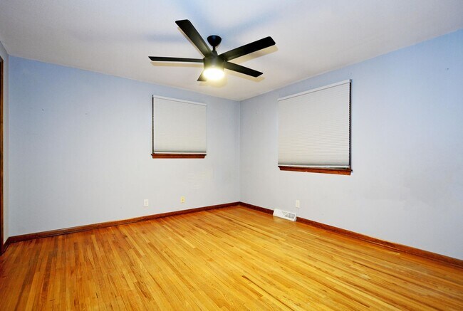 Building Photo - Beautiful 3-Bed 3-Bath Home in Golden Valley - Available 6/1!