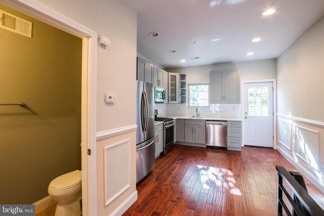 Building Photo - 2340 Greenwich St