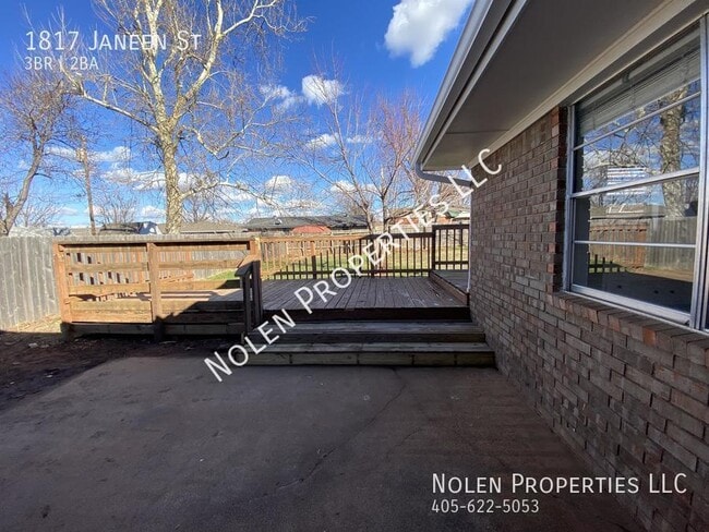 Building Photo - 1817 Janeen St
