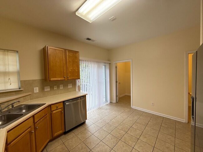 Building Photo - Summerfield Townhomes
