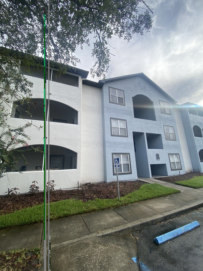 Building Photo - 16205 Enclave Village Dr