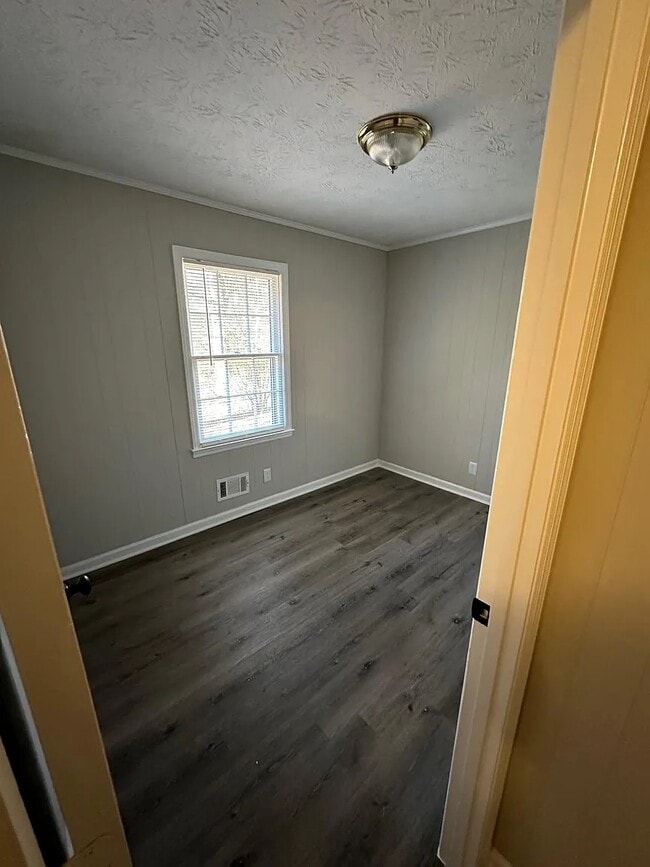 Building Photo - 326 Rooks Rd