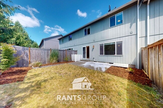 Building Photo - Modern Open-Concept Home with Fenced Backy...