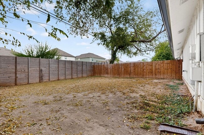 Building Photo - 5501 Purple Sage Dr