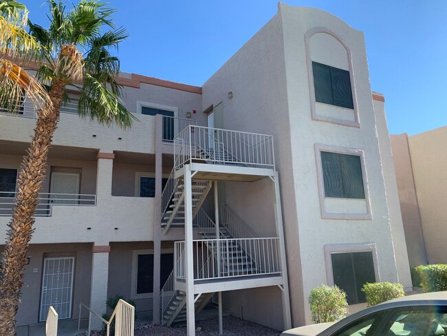 Building Photo - 2 bedroom condo in Laughlin!