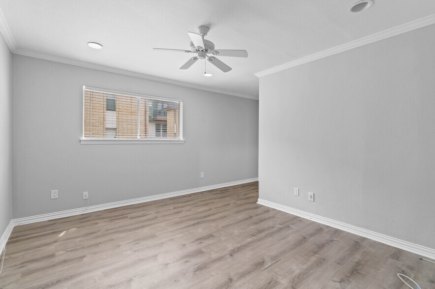 Building Photo - 5084 Matilda St