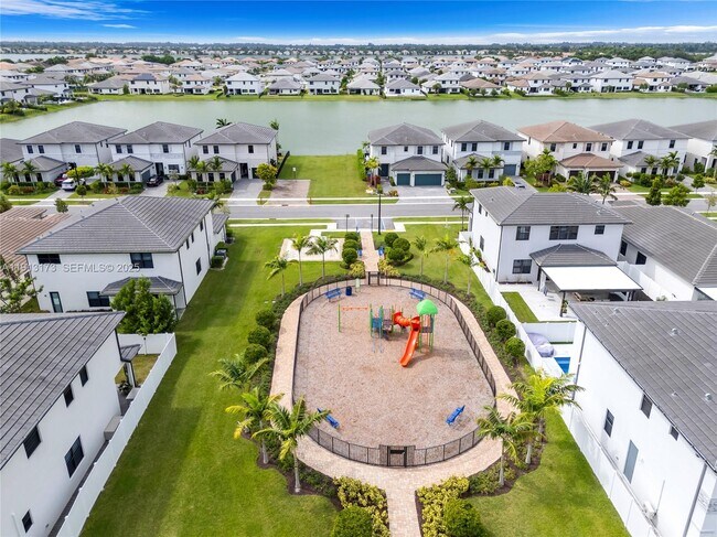 Building Photo - 4276 SW 173rd Ave