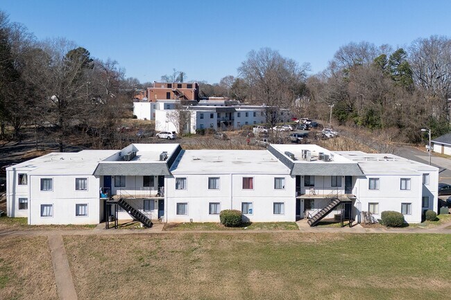 Building Photo - Spacious, affordable two bedroom townhouse just minutes from shopping and dining in Gastonia!