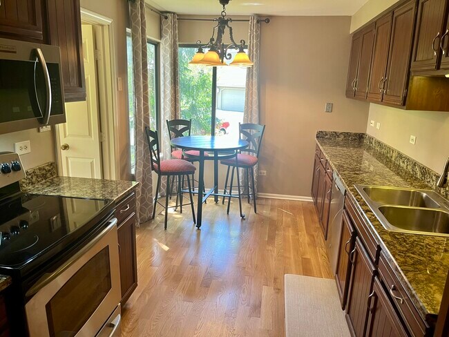 Building Photo - 275 Hickory Ln