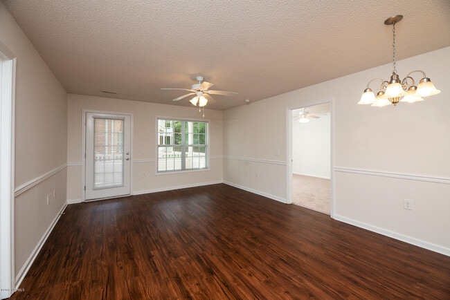 Building Photo - 2833 Holly Glen Dr