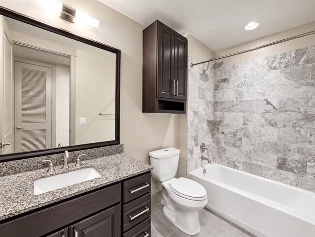 Building Photo - 10401 Town & Country Way