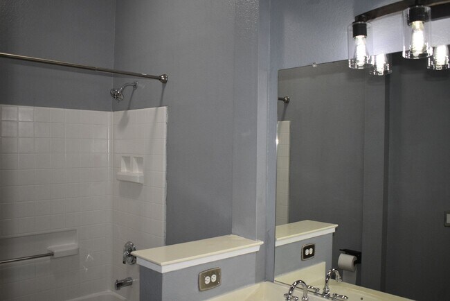 Building Photo - 42 Penelope Ct