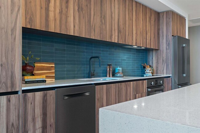 Building Photo - 84 East Ave