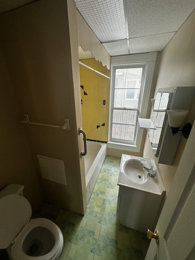 Building Photo - 97 Glendale Park