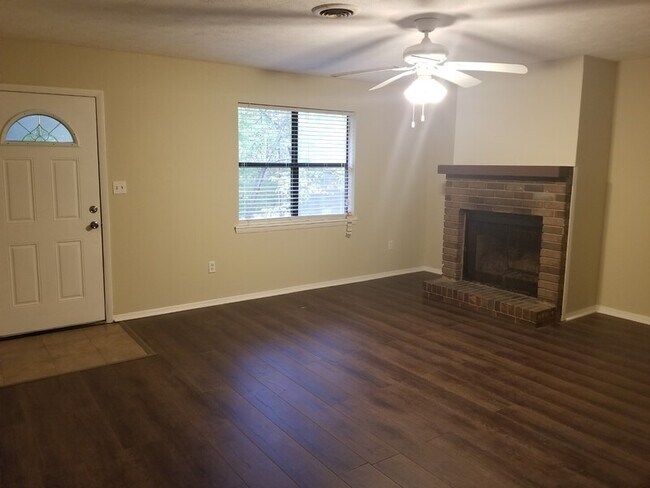 Building Photo - 1330 White Oak Dr
