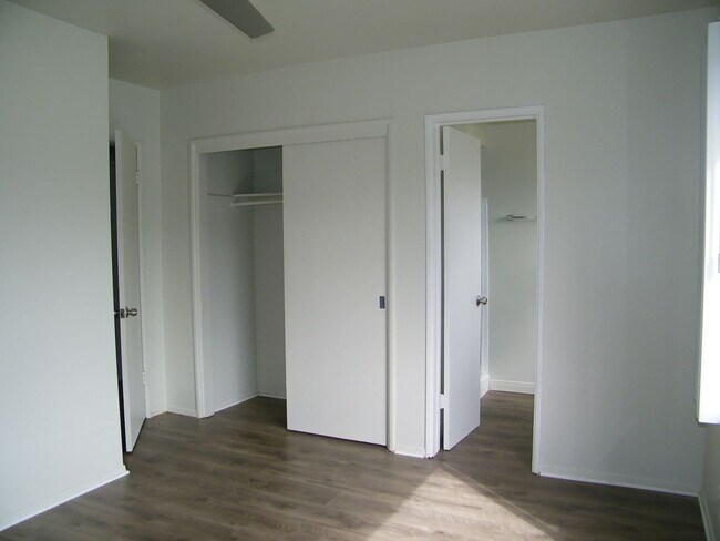 Building Photo - 2bed/2bath AVAILABLE NOW