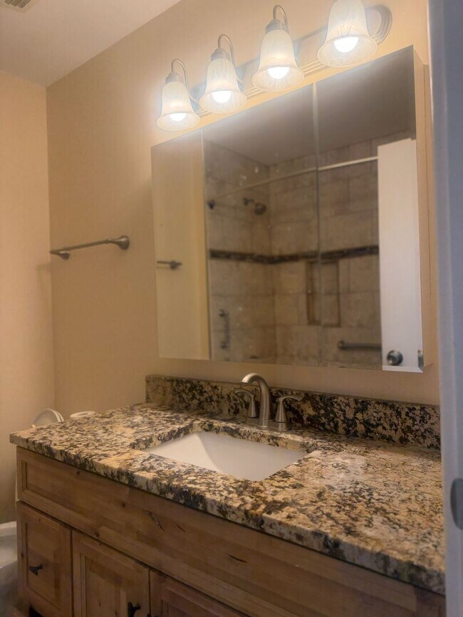 Building Photo - 434 Dogwood Terrace