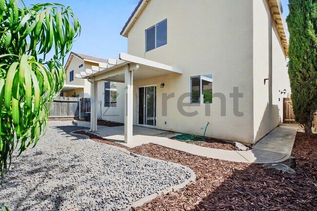 Building Photo - 1833 Blue Skies Way