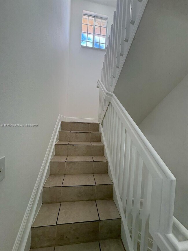 Building Photo - 2092 NE 167th St