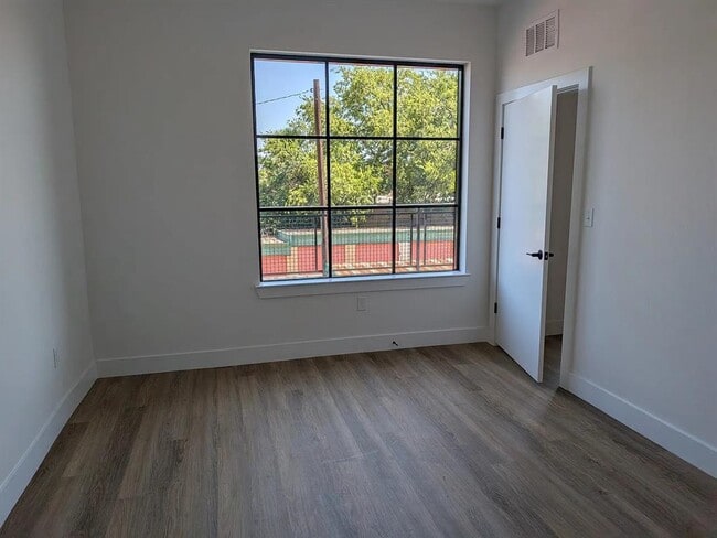 Building Photo - 4315 S Congress Ave